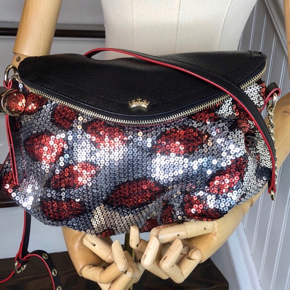 JUICY COUTURE Red Lips Lipstick Kiss Sequin Adjust. Crossbody Shoulder Bag NWOT
